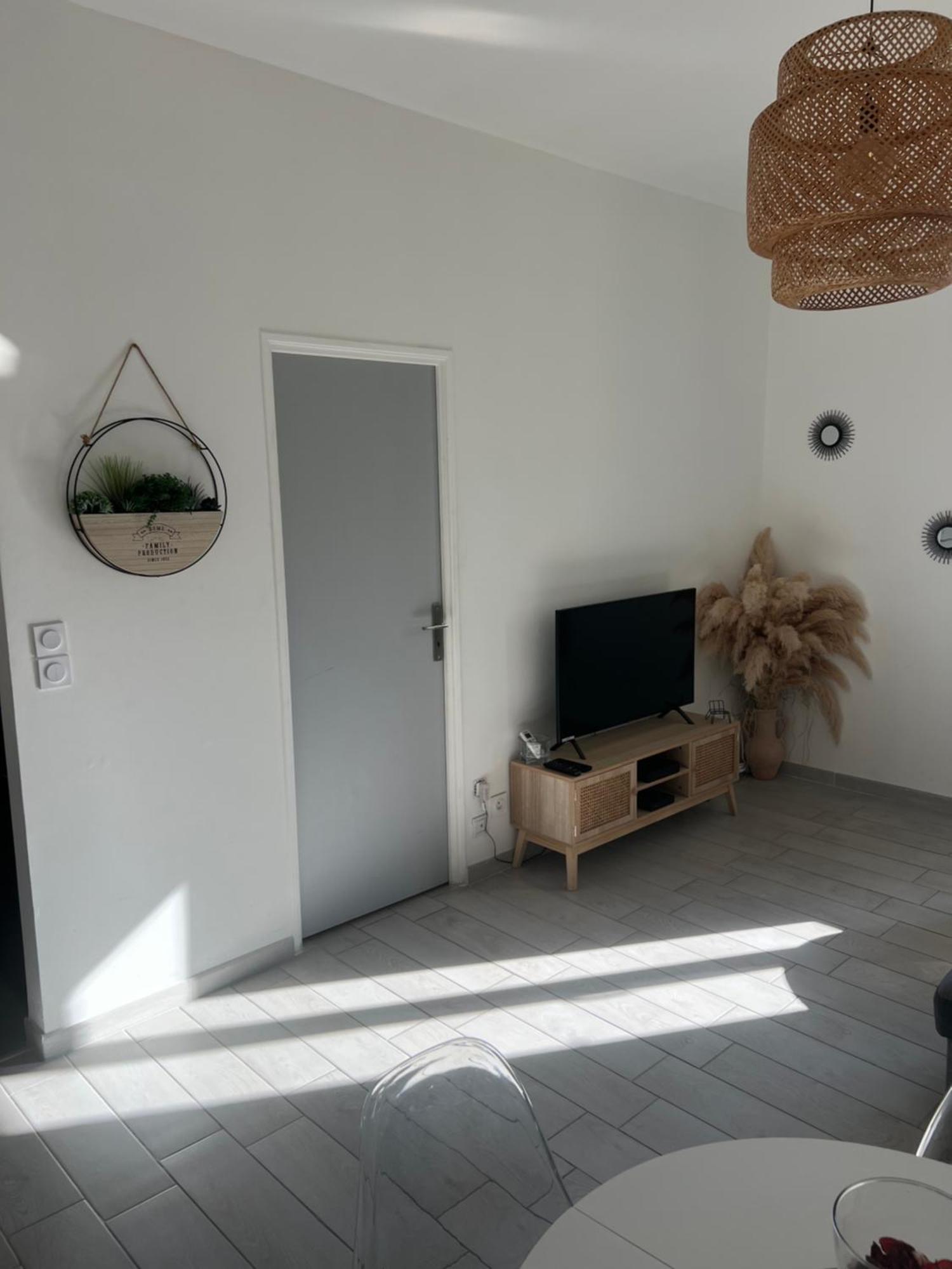 Appartement Grand T2 Climatise A 5 Min De La Gare St-Charles - Vieux Port à Marseille Extérieur photo